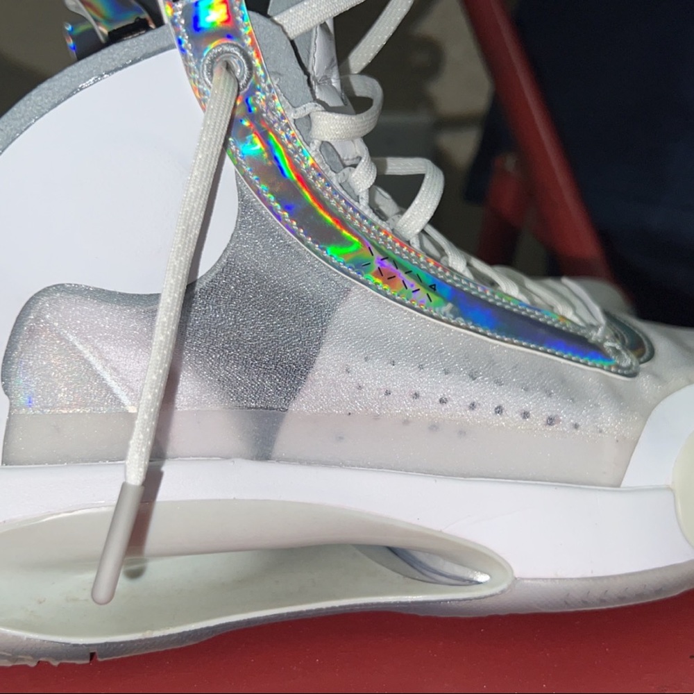 Jordan great conditions only worn on the court 3 times. No flaws.